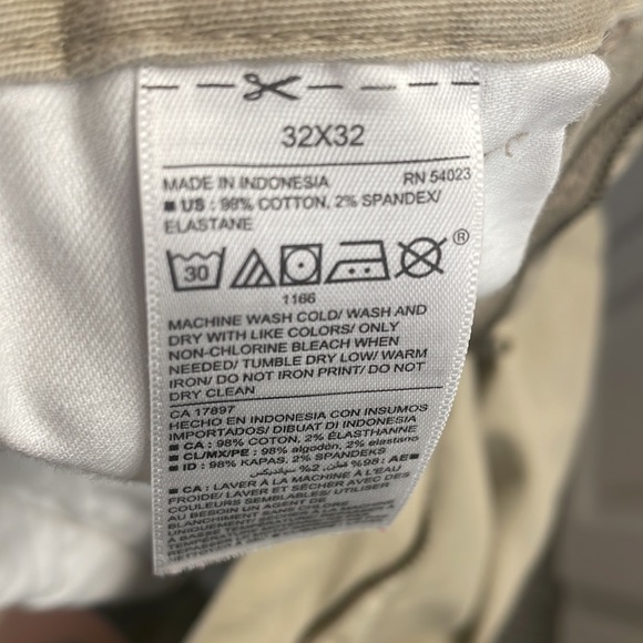 Men’s Old Navy Athletic fit Khakis - Picture 13 of 13